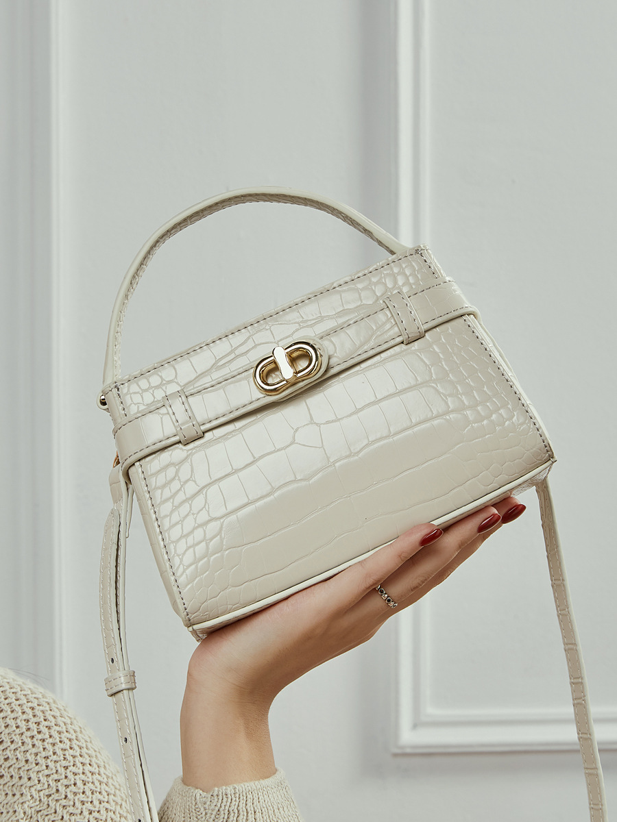 Bolso cuadrado mini con estampado cocodrilo — Lujo vegano de mano view 4
