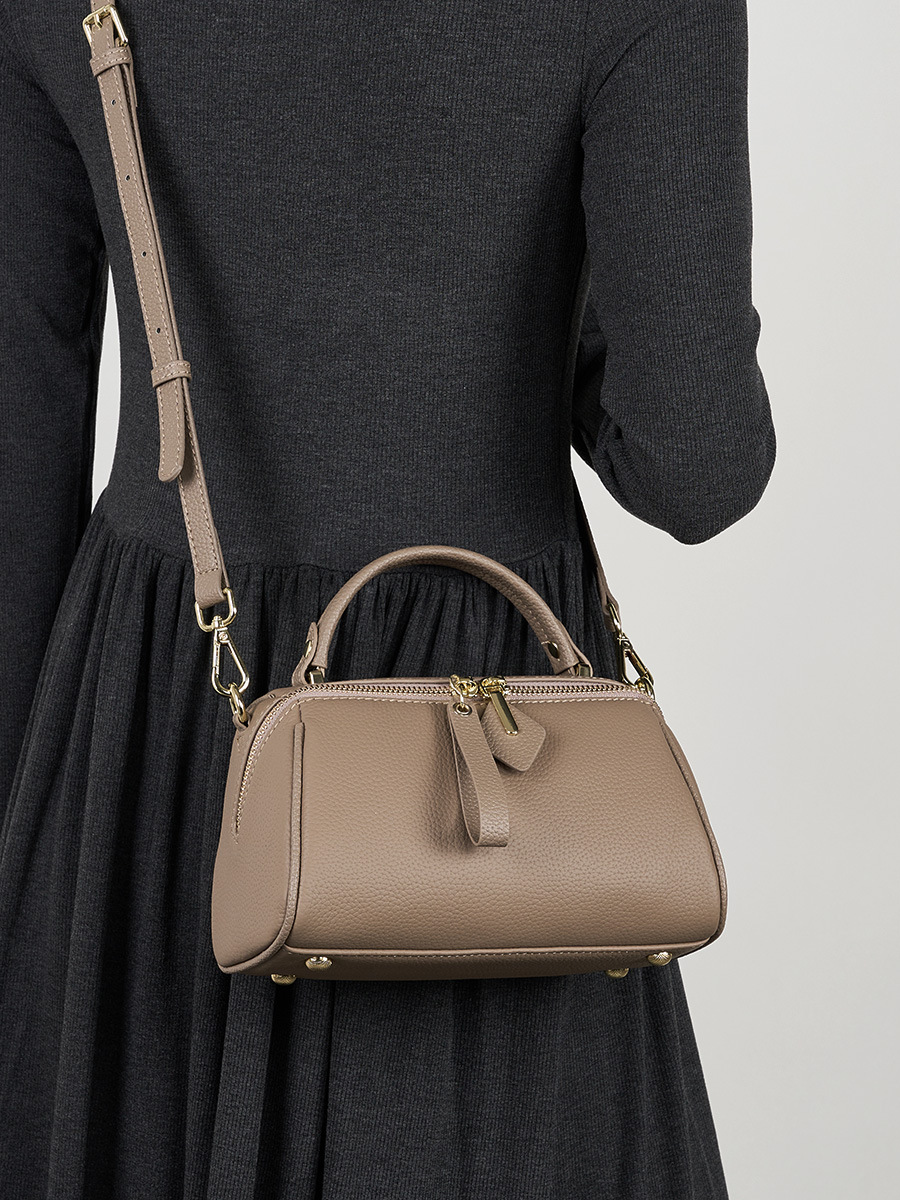 YY-BAG-022 classic vintage Boston bag in gold brown — wholesale Boston bag manufacturer YANYAN