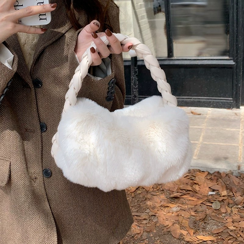 حقيبة يد من الفرو الصناعي الناعم للبيع بالجملة OEM — مصنع حقائب YANYAN Bags قوانغتشو