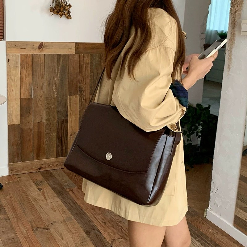 حقيبة ظهر من جلد PU للبيع بالجملة OEM — مصنع حقائب YANYAN Bags في قوانغتشو