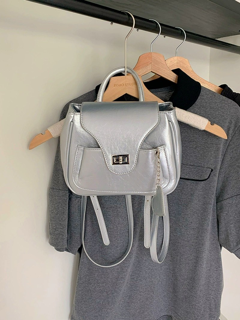 حقيبة ظهر من جلد PU فضي للبيع بالجملة OEM — مصنع حقائب YANYAN Bags في قوانغتشو