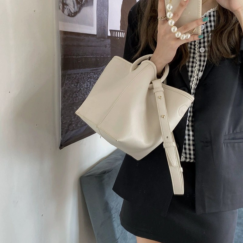 حقيبة دلو من جلد PU للبيع بالجملة OEM — مصنع حقائب YANYAN Bags في قوانغتشو