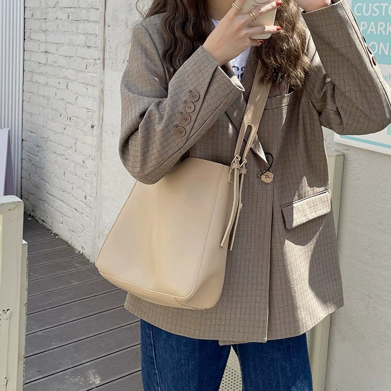 PU Leather Bucket Bag view 3