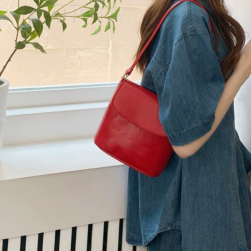 حقيبة دلو من جلد PU أحمر للبيع بالجملة OEM — YANYAN Bags مصنع حقائب قوانغتشو
