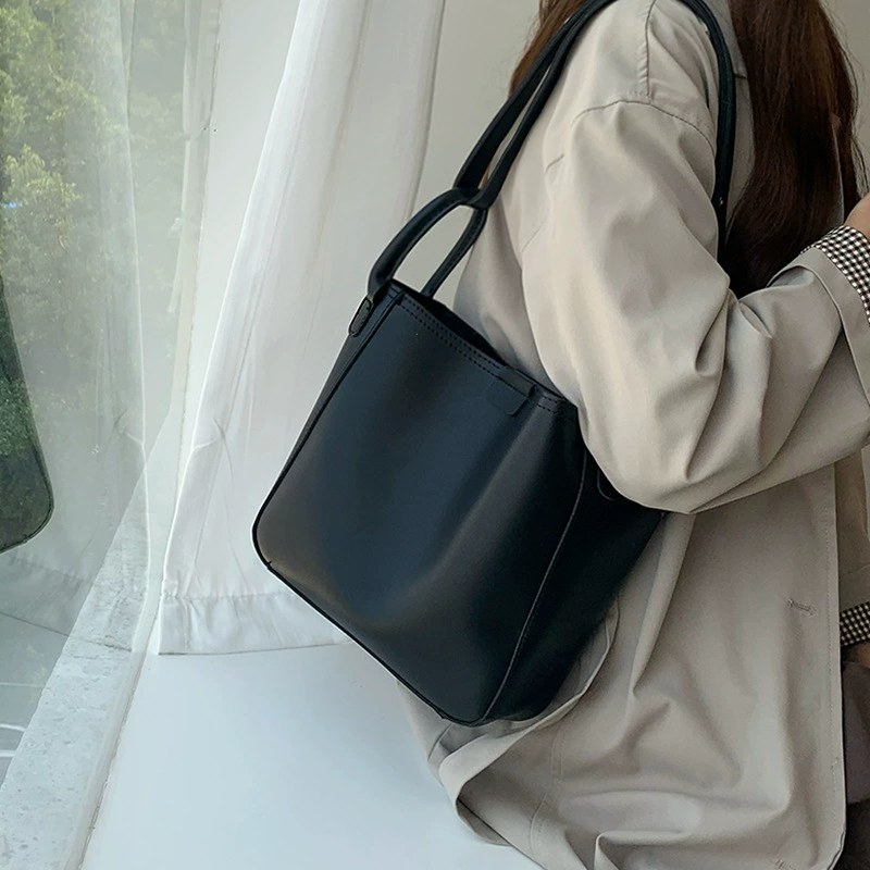 حقيبة دلو من جلد PU للبيع بالجملة OEM — مصنع حقائب YANYAN Bags في قوانغتشو