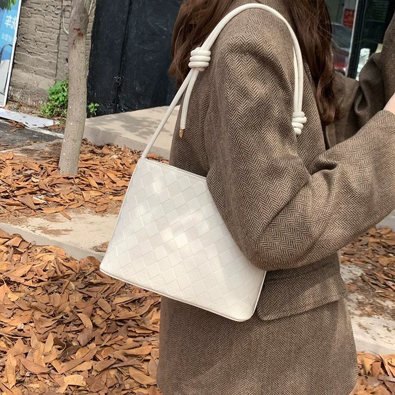حقيبة دلو من جلد PU للبيع بالجملة OEM — مصنع حقائب YANYAN Bags في قوانغتشو