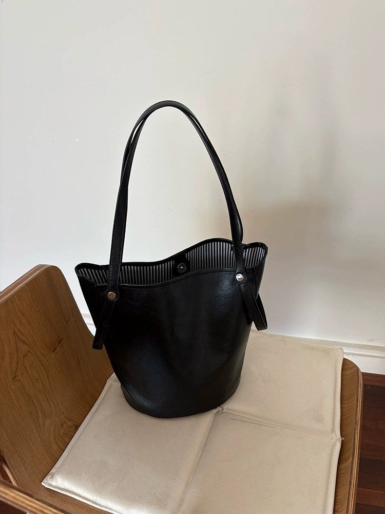 Bolso Cubo de Cuero PU view 2