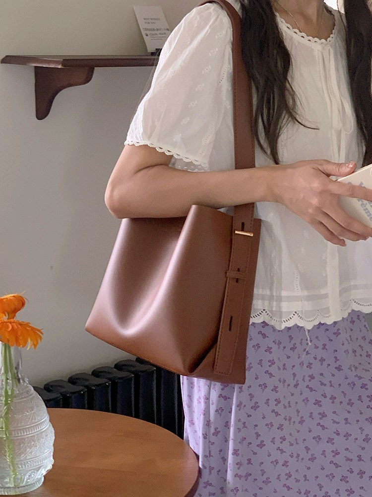 PU Leather Bucket Bag view 3
