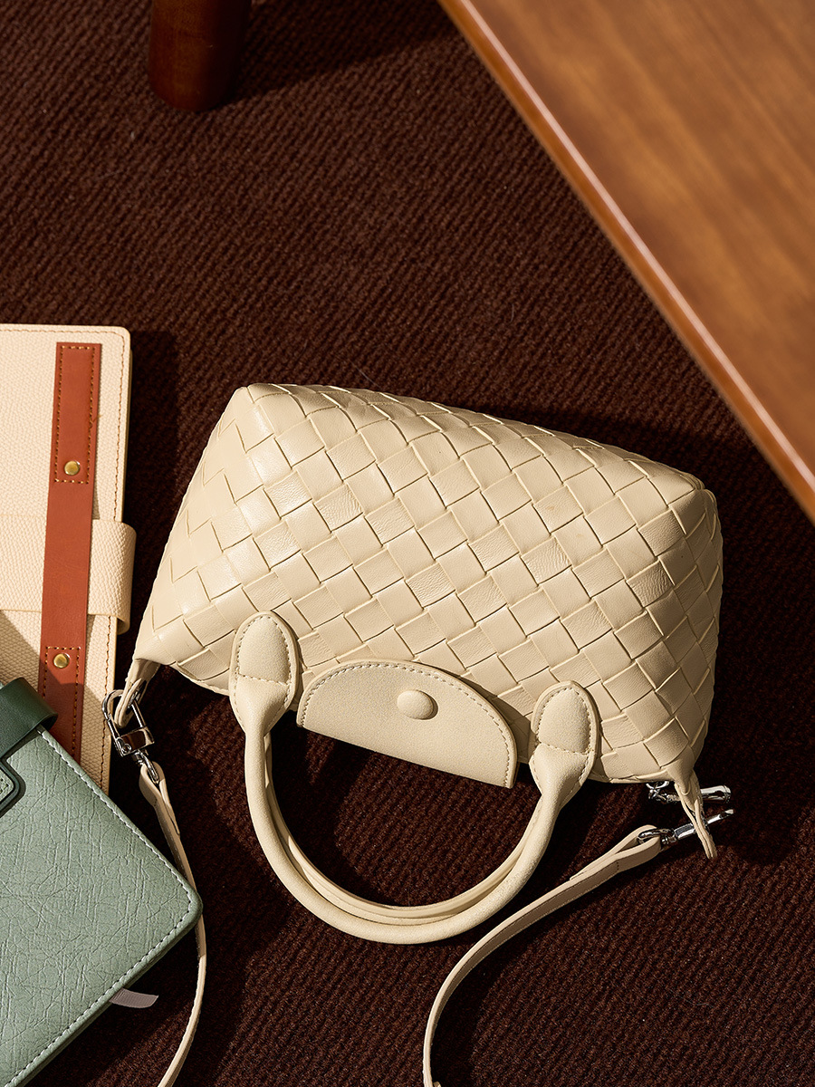 Woven Cowhide Dumpling Phone Bag — Designer Texture view 5