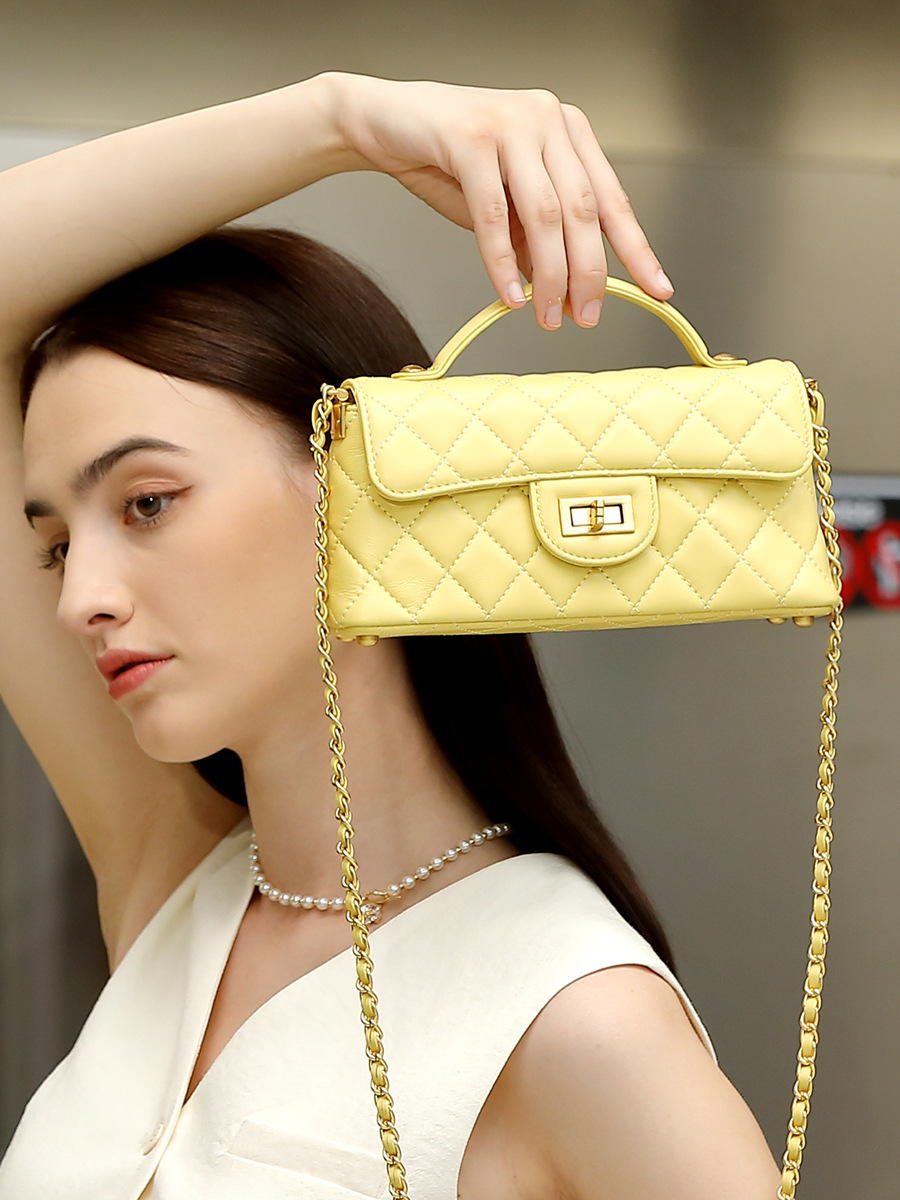 YY-QUI-001 classic quilted flap bag in black — wholesale quilted flap YANYAN