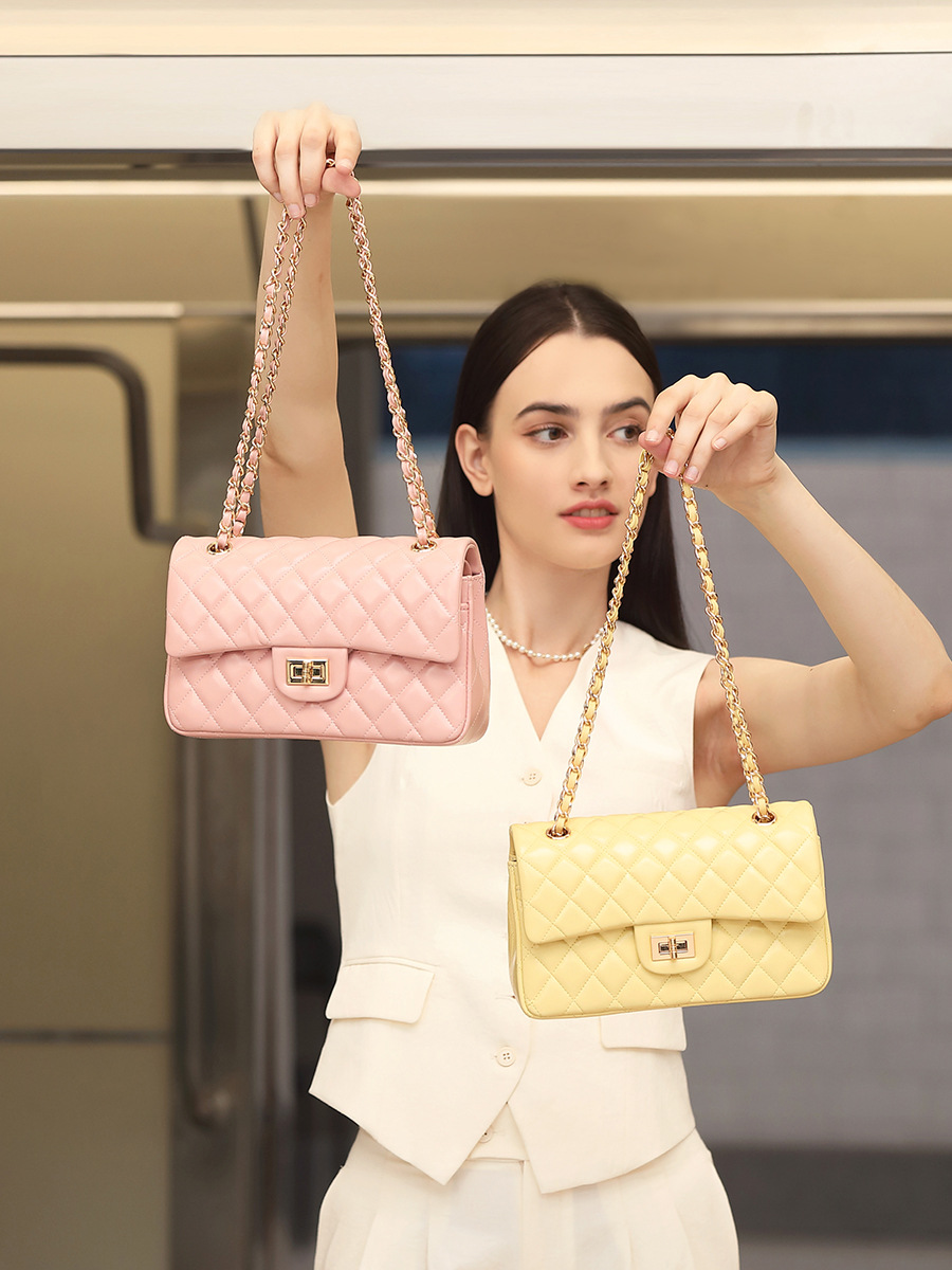 YY-QUI-005 diamond quilted chain mini bag in pink — wholesale quilted chain manufacturer YANYAN