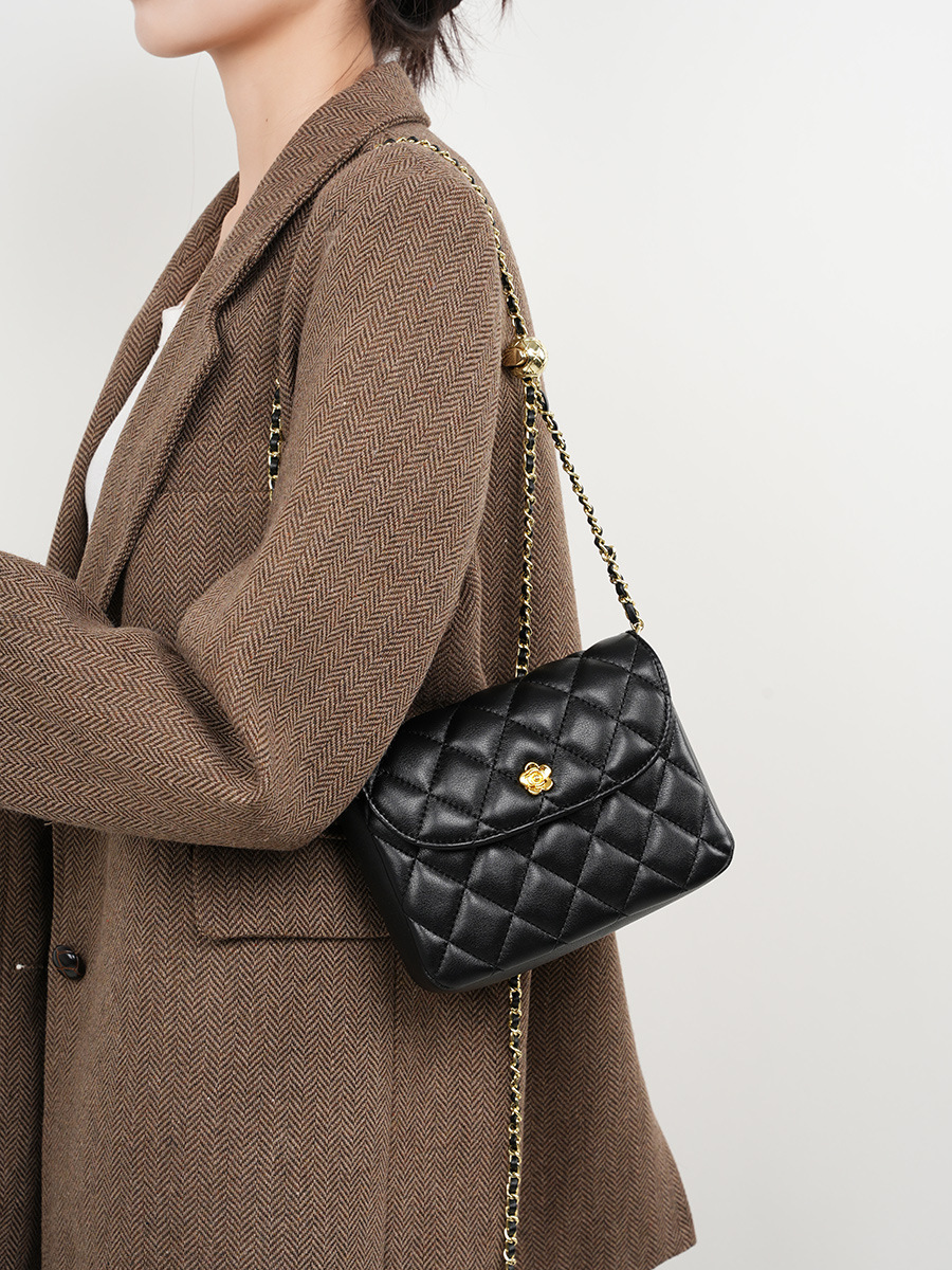 YY-QUI-006 cowhide diamond quilted chain mini shoulder bag in black — wholesale entry tier quilted chain YANYAN