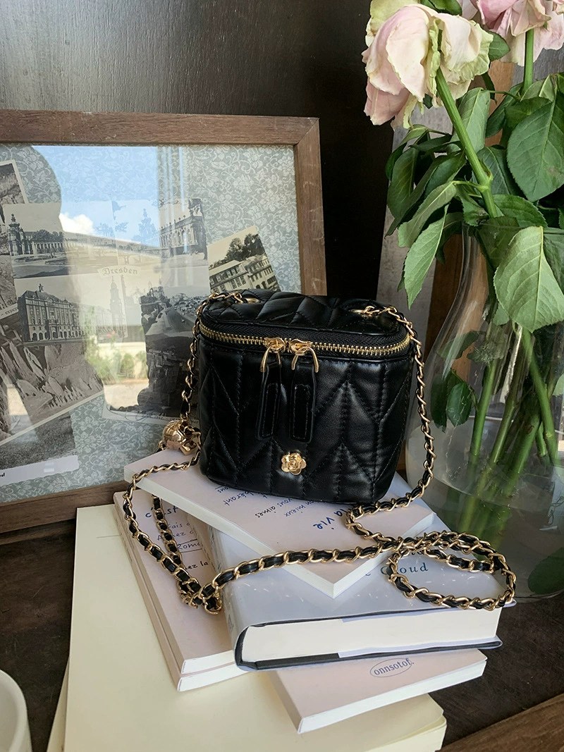 PU Leather Quilted Chain Bag view 5