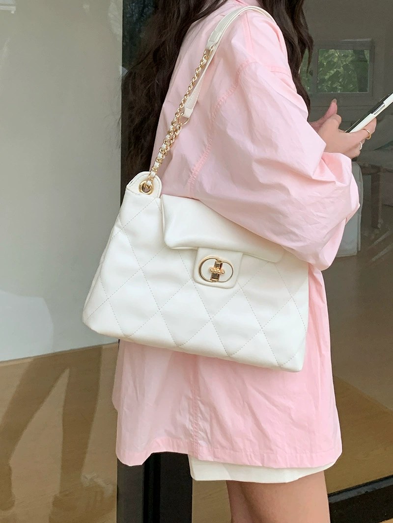 PU Leather Quilted Chain Bag view 4