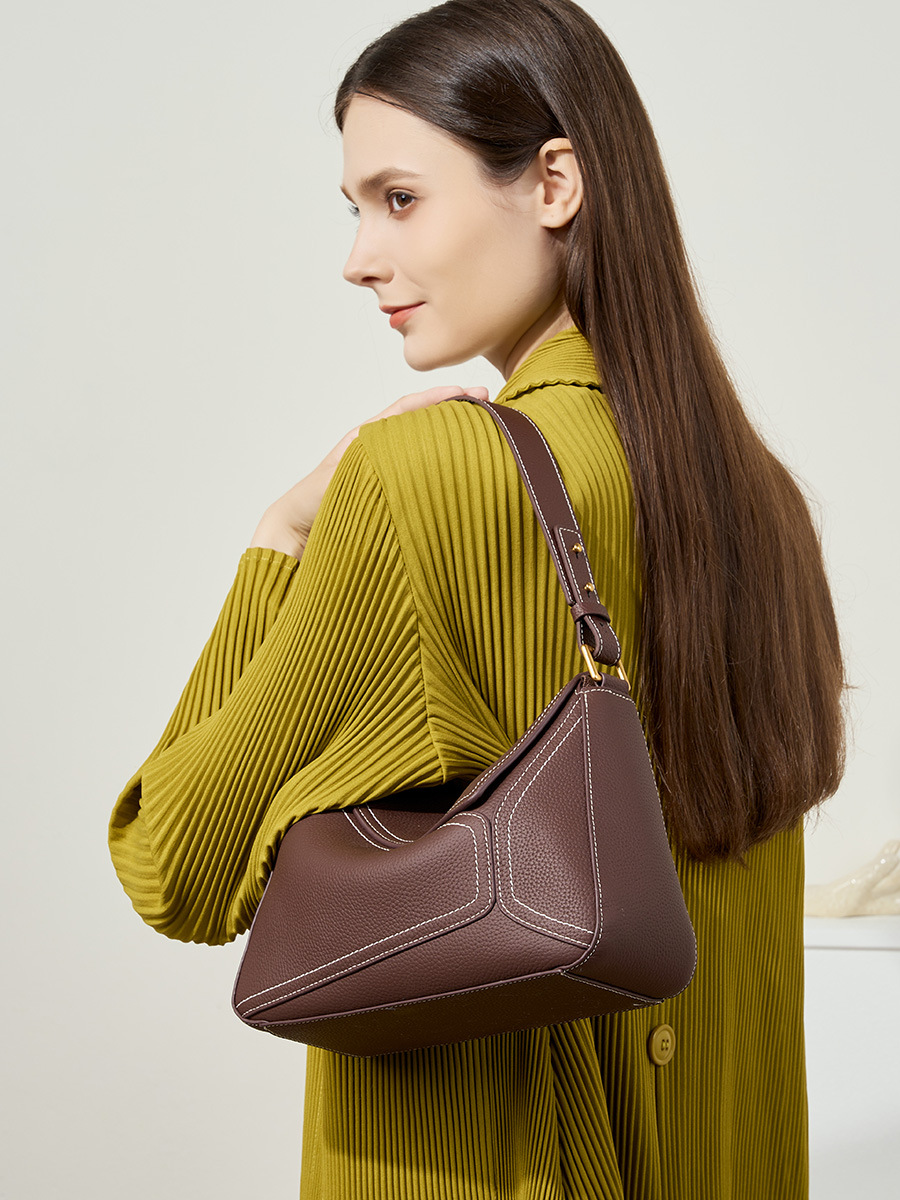 Quality control on YANYAN handbags — stitching, hardware, edge paint inspection