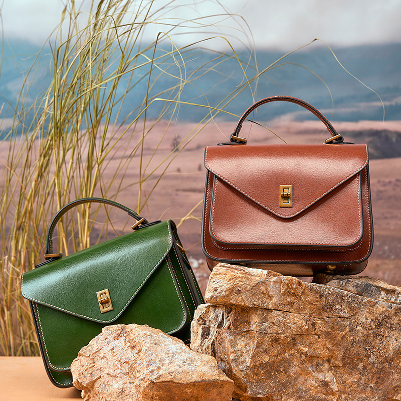 Vegetable-Tanned Cowhide Messenger Bag — Heritage Style view 2