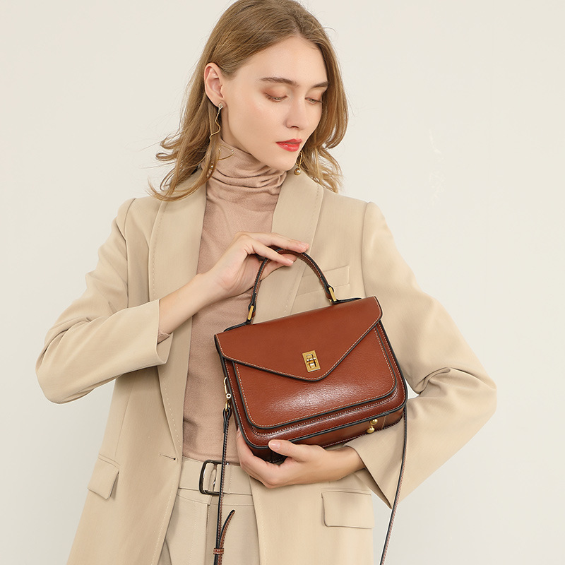 Vegetable-Tanned Cowhide Messenger Bag — Heritage Style view 3