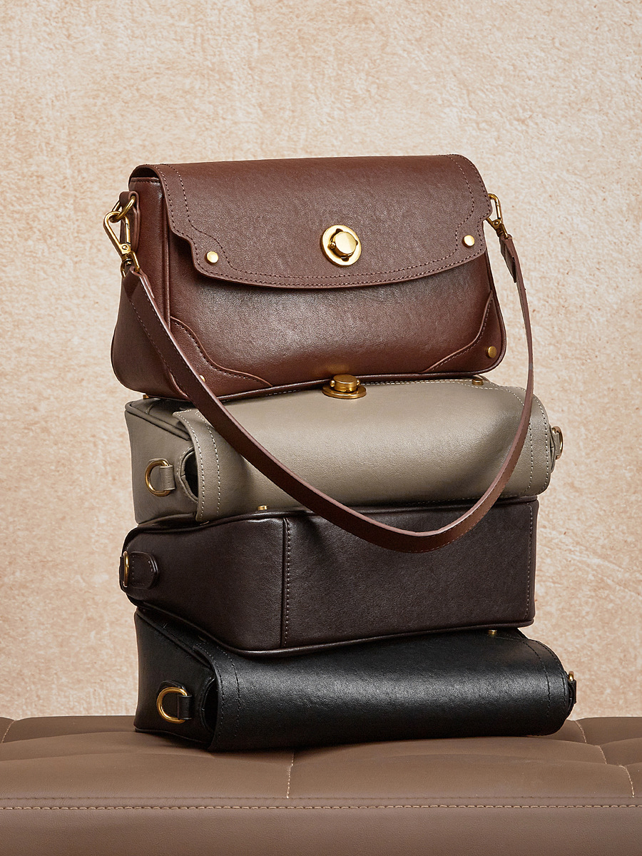 Vegetable-Tanned Messenger Shoulder — Compact Heritage Style view 4