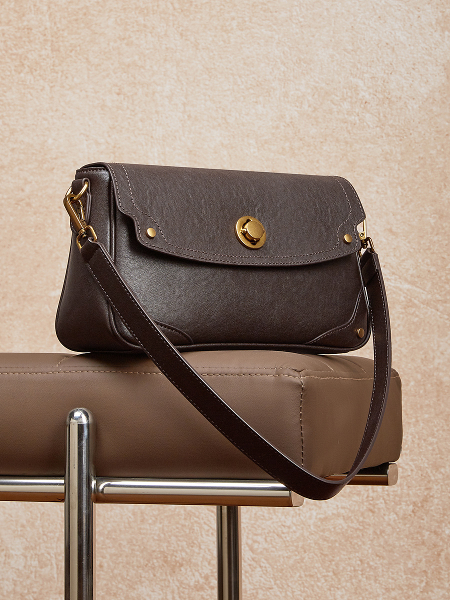 Vegetable-Tanned Messenger Shoulder — Compact Heritage Style view 5