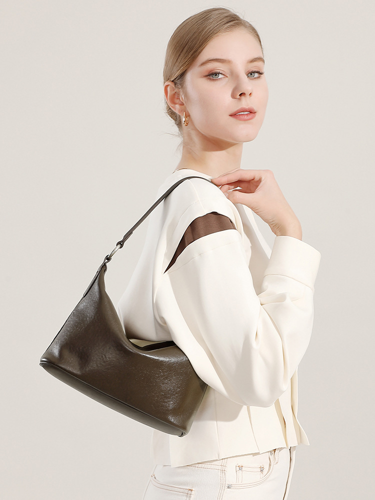 Veg-Tan Hobo Vintage Underarm Shoulder — Classic Slouch view 2