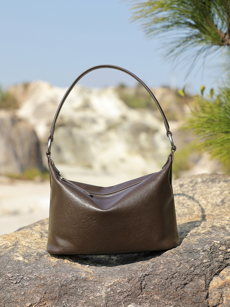Veg-Tan Hobo Vintage Underarm Shoulder — Classic Slouch view 3