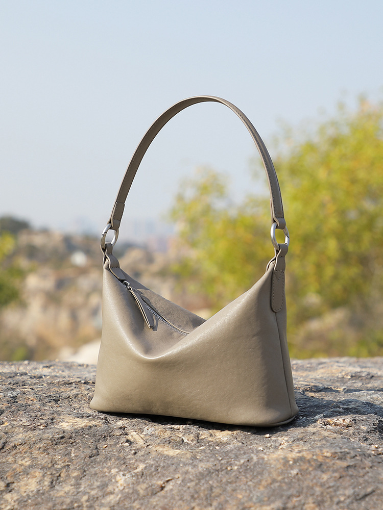 Veg-Tan Hobo Vintage Underarm Shoulder — Classic Slouch view 5