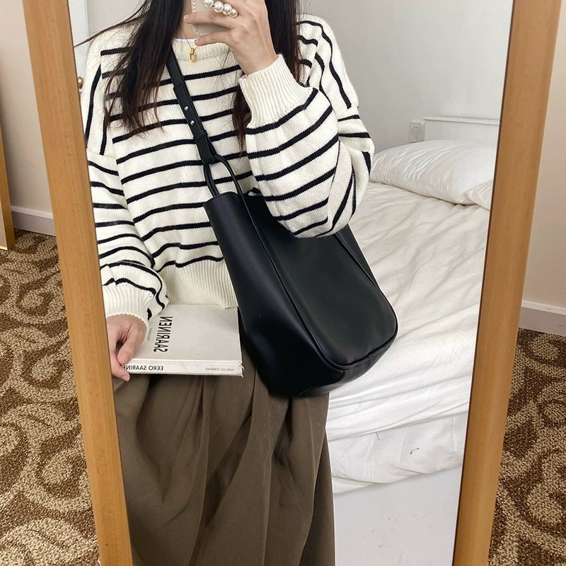 PU Leather Shoulder Bag view 3
