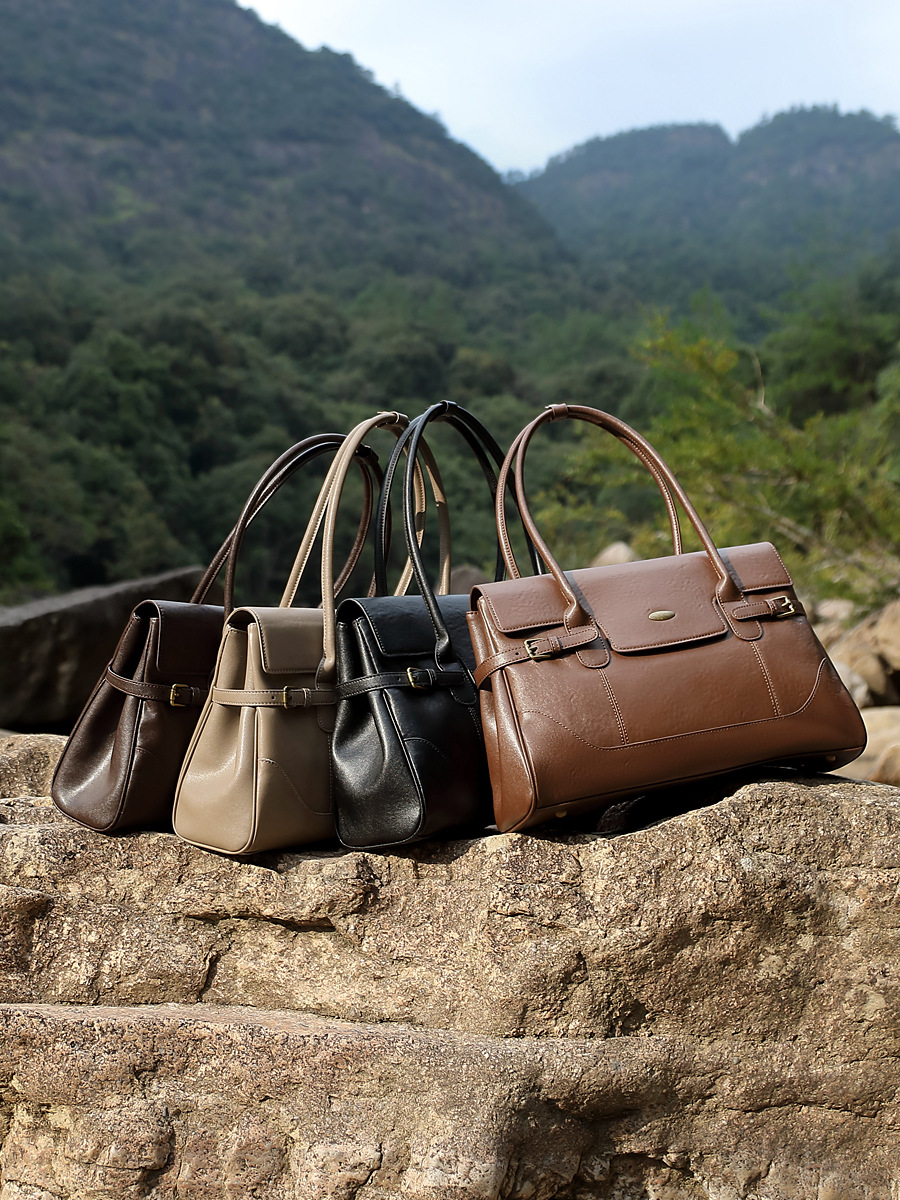 Large-Capacity Cowhide Vintage Commute Tote view 5