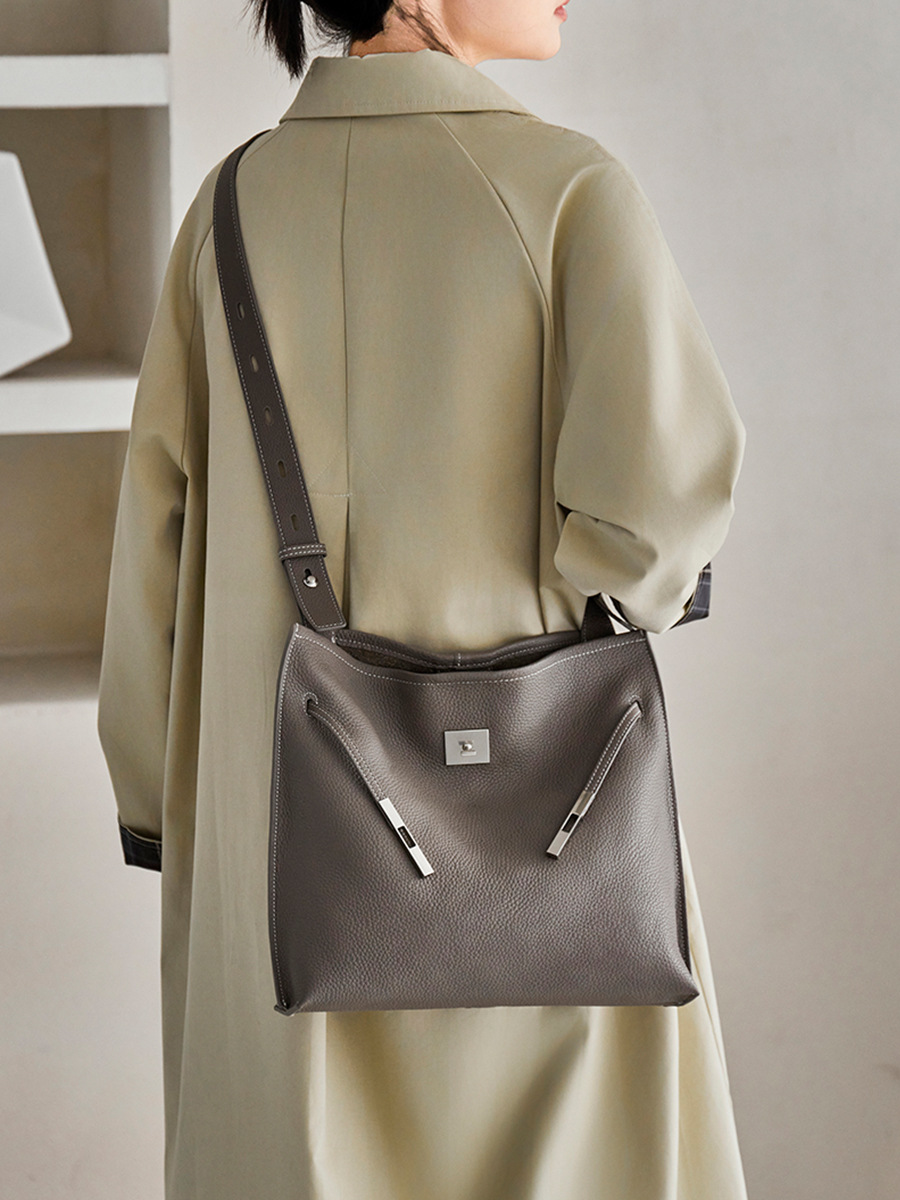 Heavy TC Cowhide Kelly Tote — Tall Vertical Commute view 4
