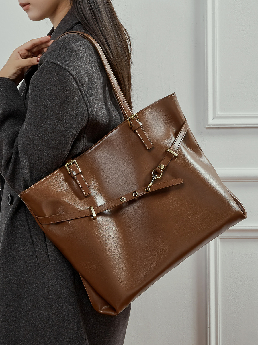 YY-TOT-026 veg-tan trapezoid large tote in chocolate — wholesale statement tote manufacturer YANYAN